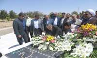 ادای احترام دکتر صالحی امیری به شهدای گمنام آرمیده در دانشگاه آزاد سیرجان