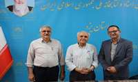 ناصرالدین پروین پژوهشگر تاریخ و فرهنگ معاصر و روزنامه‌نگاری ایرانی با سعید زارع مدیر اسناد و کتابخانه ملی استان یزد در محل این سازمان دیدار نمود.