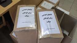 اهدای مجموعه‌ای از کتاب‌های کودک و نوجوان توسط فرهیخته همدانی به کتابخانه شهر میناب