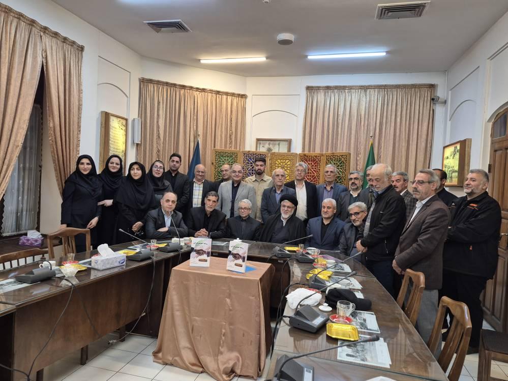 رونمایی از کتاب «روابط عمومی ایرانی» دکتر حمید صبری با حضور مسئولان و فرهیختگان استان در مدیریت اسناد و کتابخانه ملی شمال‌غرب کشور