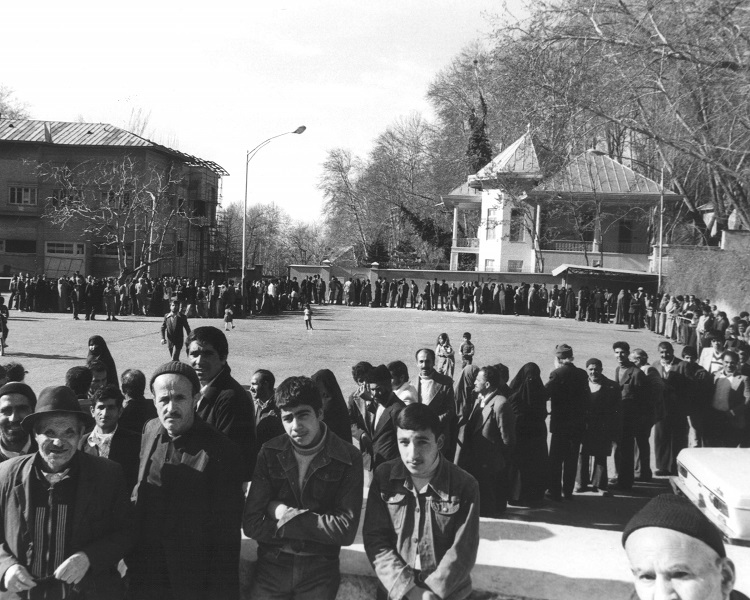 12 فروردین، روز جمهوری اسلامی ایران 