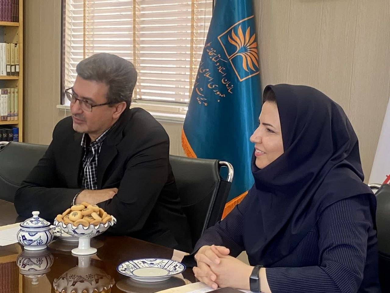 در دیدار سیدمحمد رستگاری مدیرکل میراث فرهنگی، گردشگری و صنایع دستی استان یزد با رقیه دوست فاطمیها مدیرکل جدید اسناد و کتابخانه ملی استان یزد طرفین با تاکید بر اهمیت جهانی بودن شهر یزد بر ضرورت وحدت رویه در حوزه‌های اسنادی بین دو اداره‌کل تاکید نمودند.